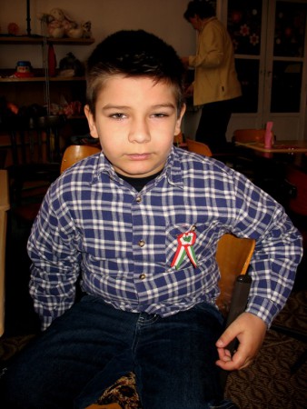 magyar gyerek magyar kokárdával